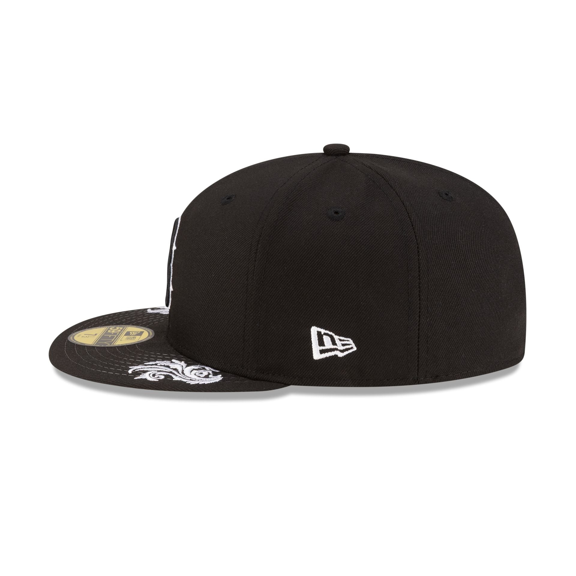 Boston Red Sox Script Black and White 59FIFTY Fitted Hat - Image 5