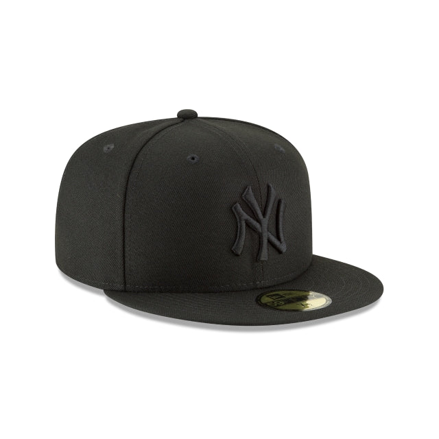 New York Yankees Blackout Basic 59FIFTY Fitted Hat - Image 3