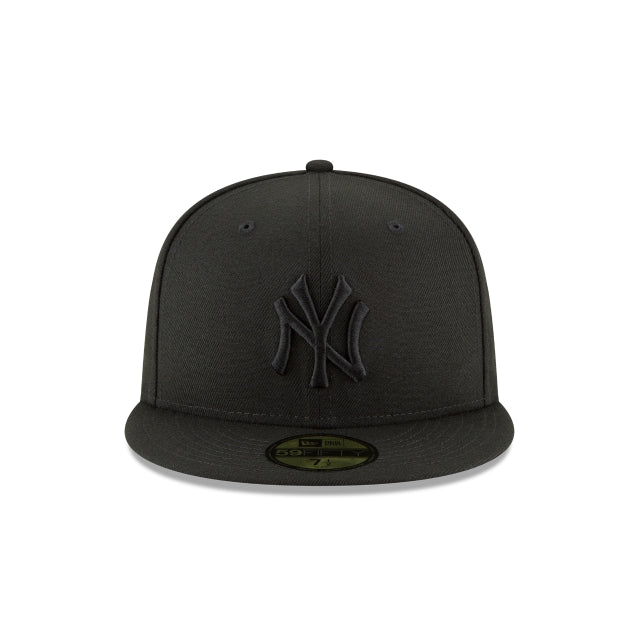 New York Yankees Blackout Basic 59FIFTY Fitted Hat - Image 2