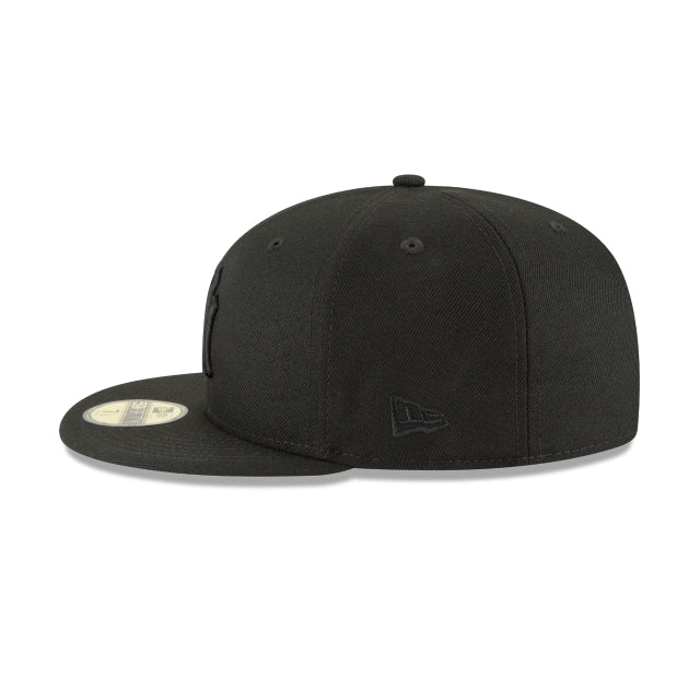New York Yankees Blackout Basic 59FIFTY Fitted Hat - Image 5